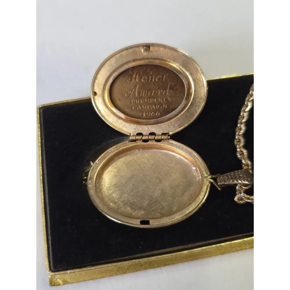 Vintage 1966 Avon Cameo Pendant Perfume Locket Cotillion Blue Gold Tone With Box